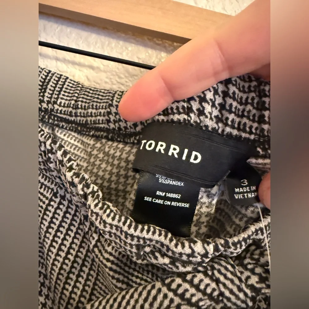 NWT TORRID High-Rise Wide Leg Pull-On Crepe Pant - Picture 8 of 8